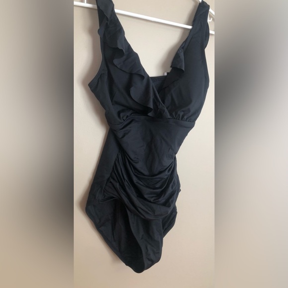 NWT SWIM BATHING Suit  - One piece Black LA B LANCA Tummy Control  Size 6 - Picture 1 of 1